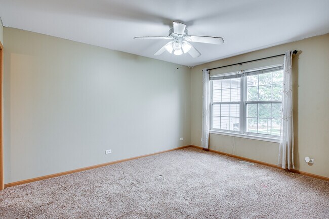 Building Photo - 2492 Dickens Dr