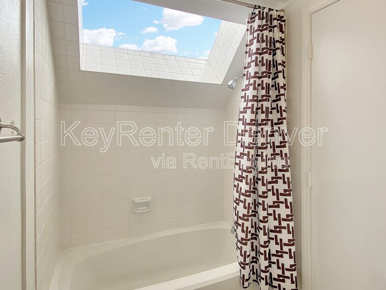 Building Photo - 17053 E Tennessee Dr