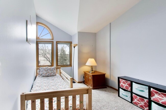 Building Photo - 943 W Essex Pl