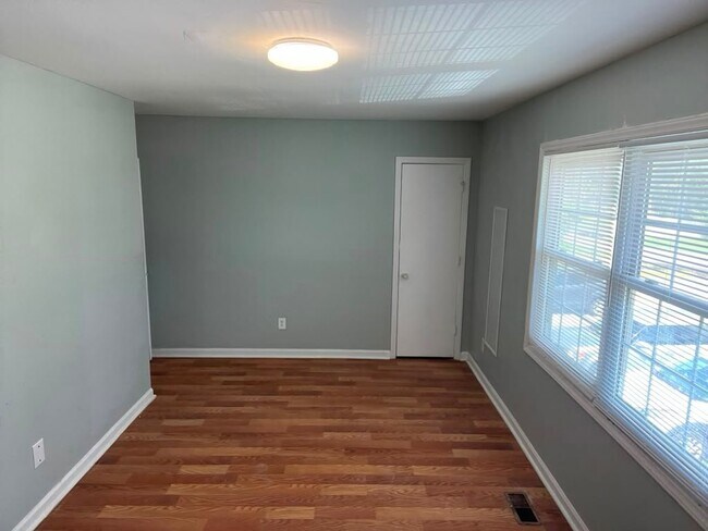 Building Photo - 1609 Fawn Vista Dr N
