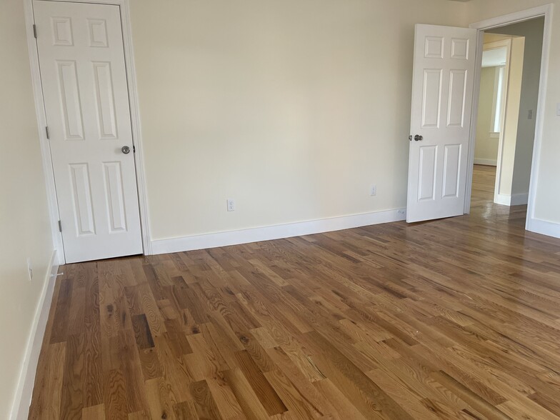 1 - 528 Chapel St
