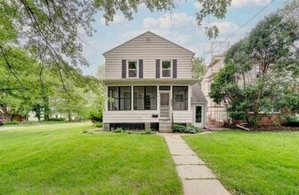 Building Photo - $1,250 | 2 Bedroom, 1 Bathroom 1st Floor A...
