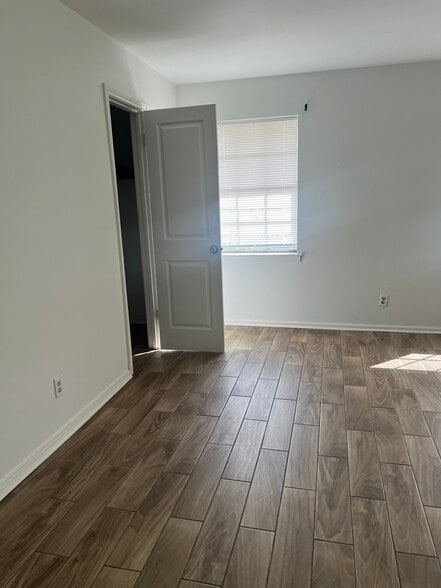 Building Photo - 2762 Panama St