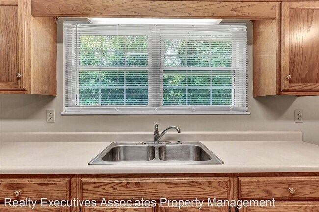 Building Photo - 3 br, 2 bath House - 919 Coker Road