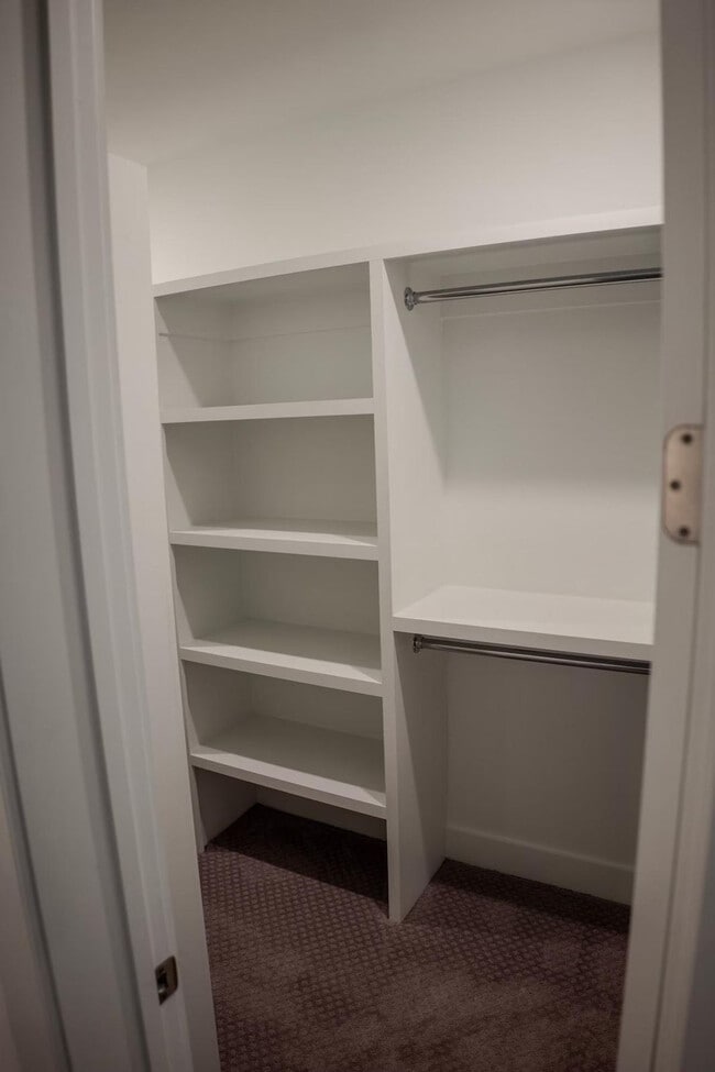 Building Photo - 1680 Memorial Dr SE