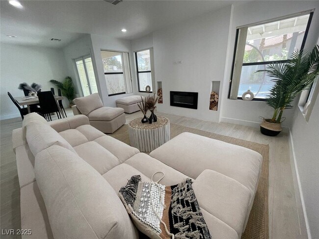 Building Photo - 3004 Ocean View Dr