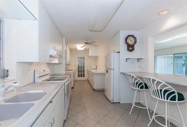 Building Photo - 2108 NE 44th St