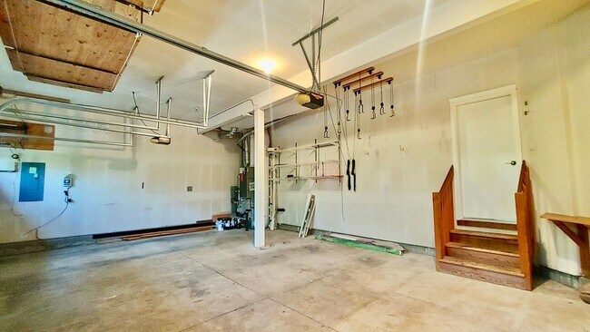 Building Photo - **$1000 OFF FIRST FULL MONTHS RENT**  Gorg...