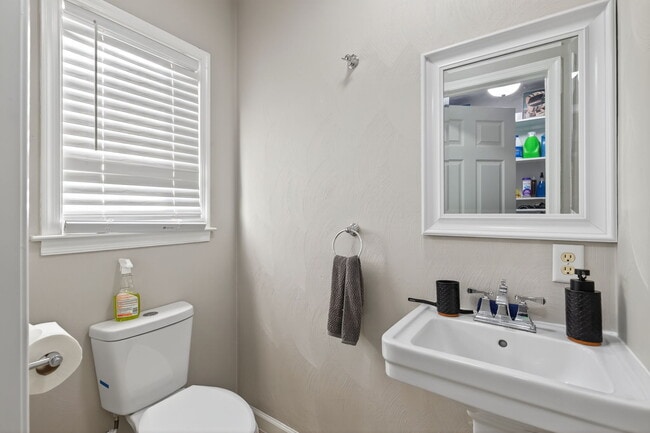 Building Photo - 2818 Tidewater Dr