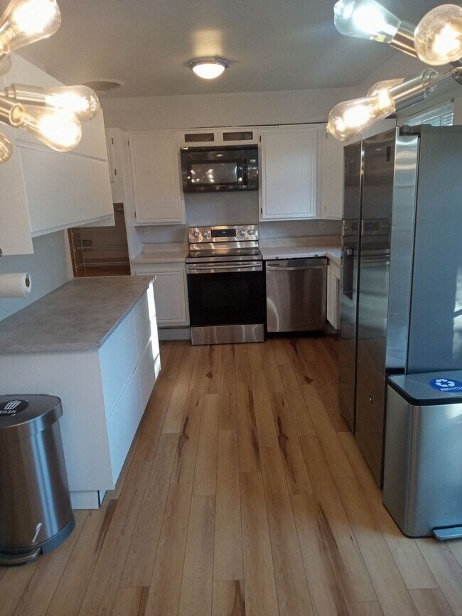 Building Photo - 5 Bedroom Single Family Home in Arvada