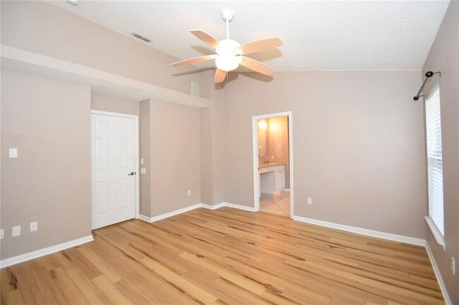 Building Photo - 11 Deerfield Ct