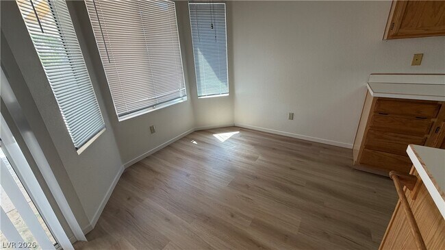 Building Photo - 1328 Maplegrove Cir