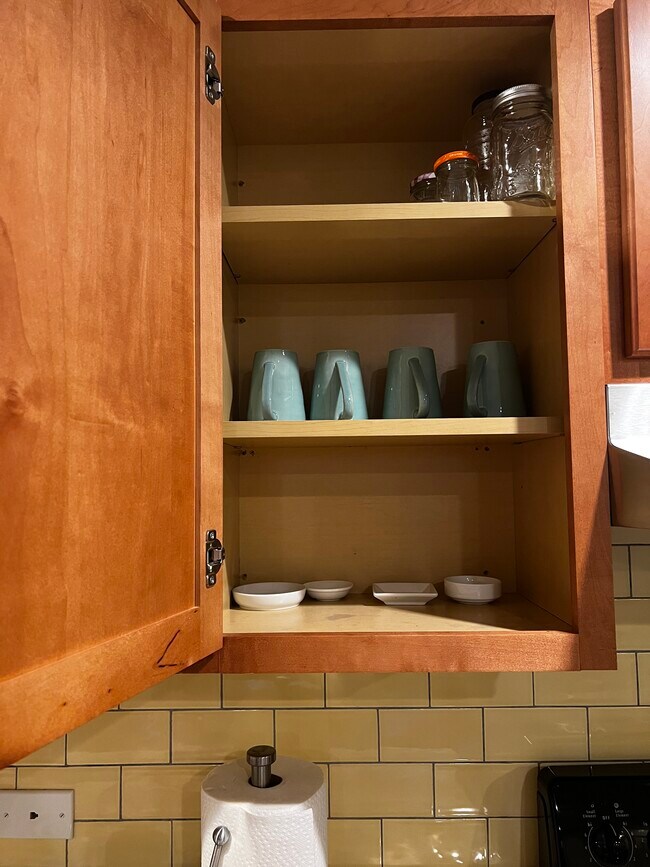 Building Photo - 1525 N Maplewood Ave