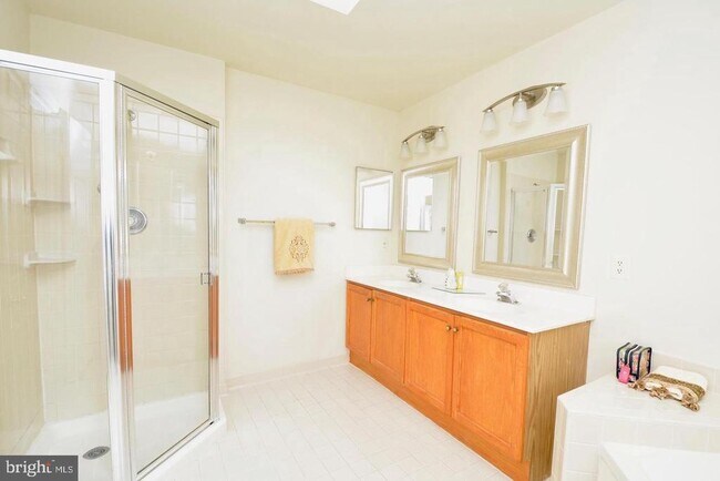 Building Photo - 7209 Burton Hill Ct