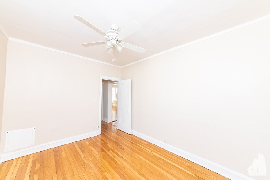 Building Photo - 4042 N Mozart St