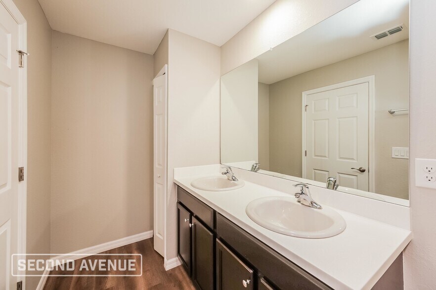 Building Photo - 1811 NW 15th Ave