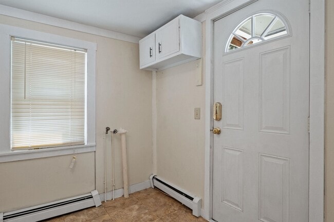 Building Photo - 36 Lark St