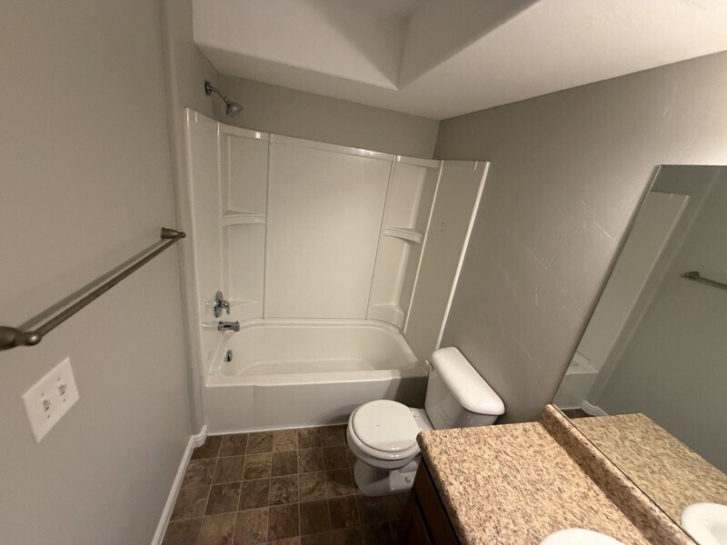Building Photo - 999 Village River Ln