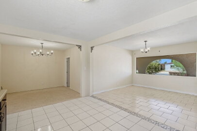 Building Photo - Corner 3 bed with Refrigerated AC