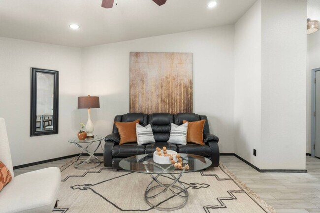 Building Photo - 15402 N 28th St