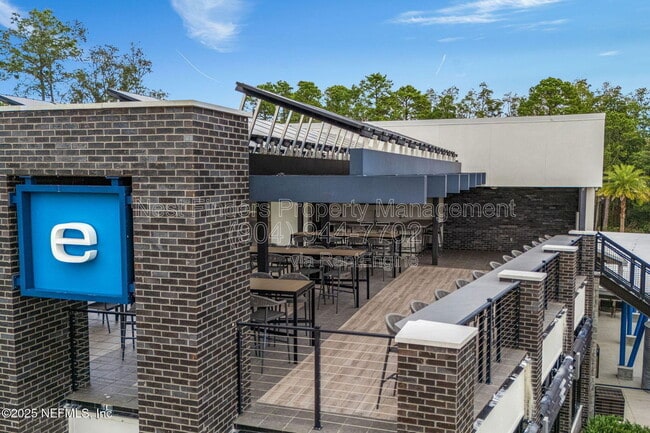 Building Photo - 10682 Aventura Dr