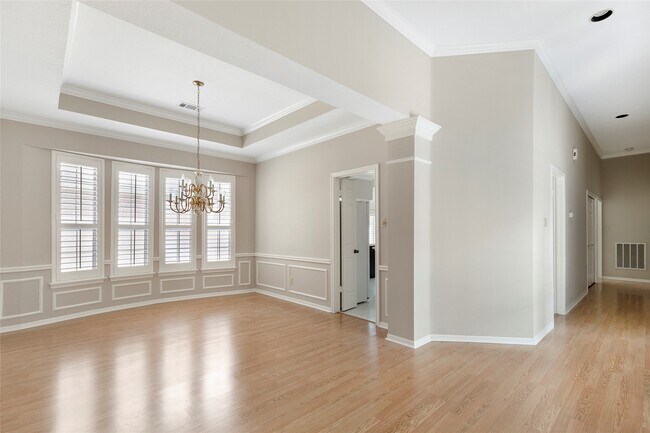 Building Photo - 3306 Redwood Lake Dr