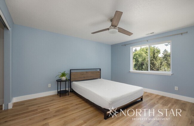 Building Photo - Recently Renovated 3 Bed, 2.5 Bath w/ Offi...