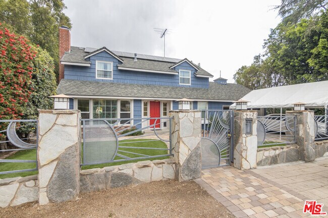 Building Photo - 5326 Leghorn Ave