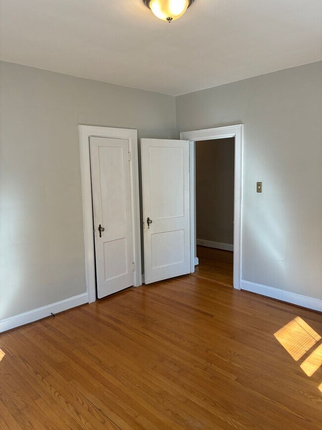 Building Photo - 815wj