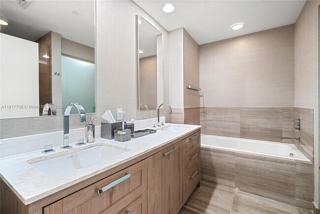 Building Photo - 360 Ocean Dr
