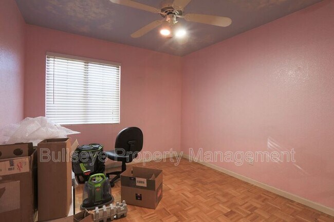 Building Photo - 4566 W Shannon St