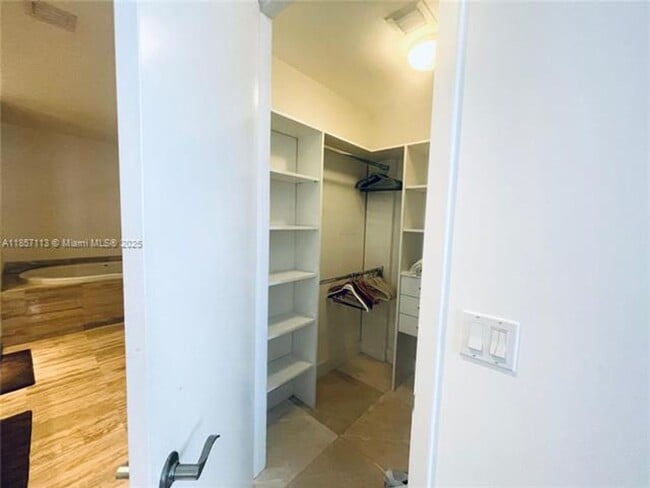 Building Photo - 16001 Collins Ave