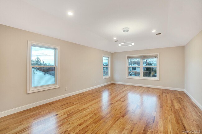 Building Photo - 134-110 10th St