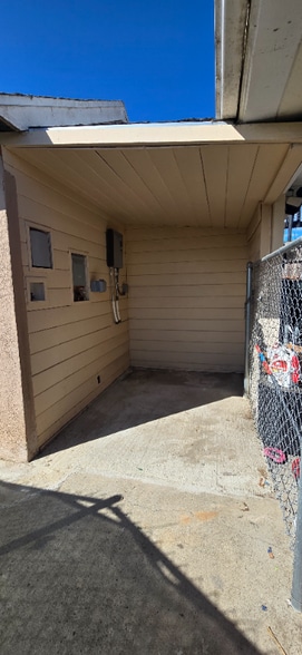 Building Photo - 3873 Superba St