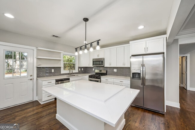 Building Photo - 2775 Glenvalley Dr