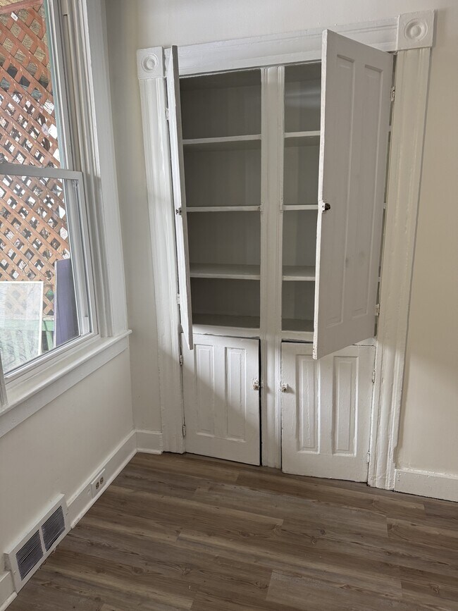 Building Photo - 532 Vermont Ave