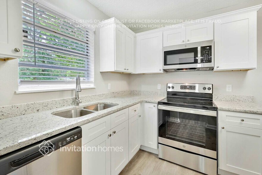 Building Photo - 4853 Clyde Dr
