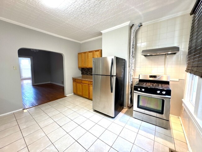 Building Photo - 2507 W Fayette St