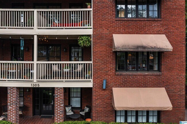 Building Photo - 1305 31st St S