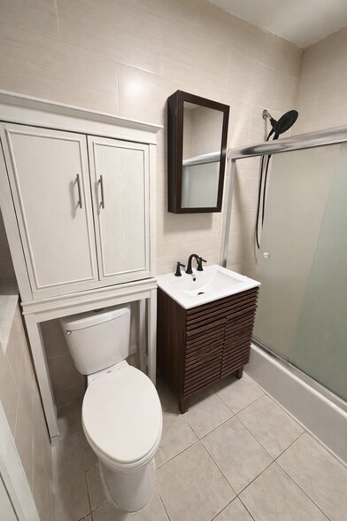 Building Photo - 13269 Metropolitan Ave