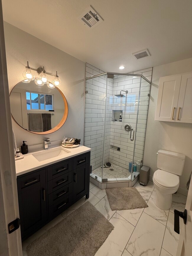 Building Photo - 948 E Grandview St