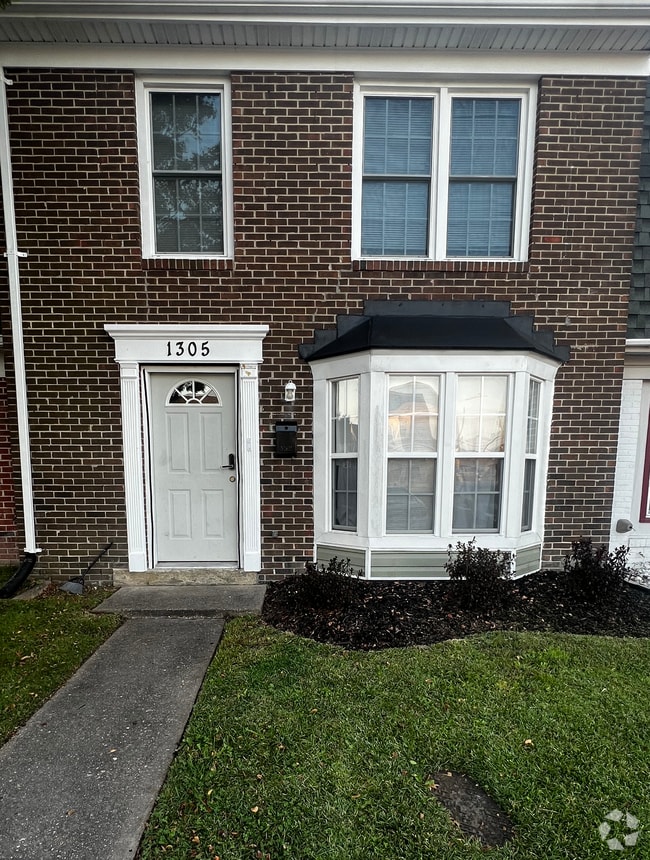 Building Photo - 1305 White Birch Ln