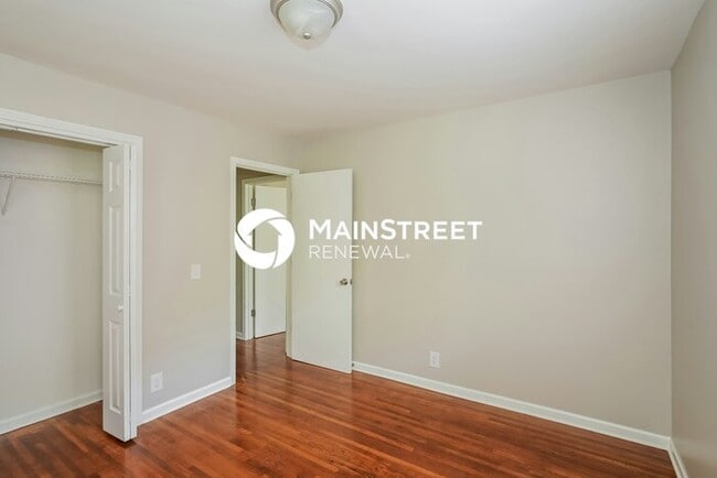 Building Photo - 4 Bedroom Pet-Friendly Home in NASHVILLE, TN with Main Street Renewal