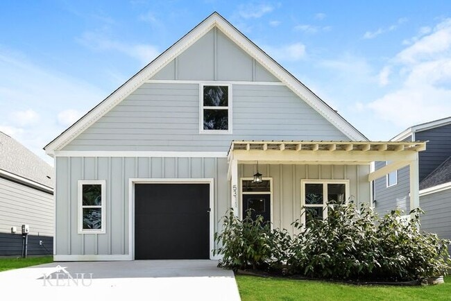 Building Photo - 5323 Lynnland Terrace