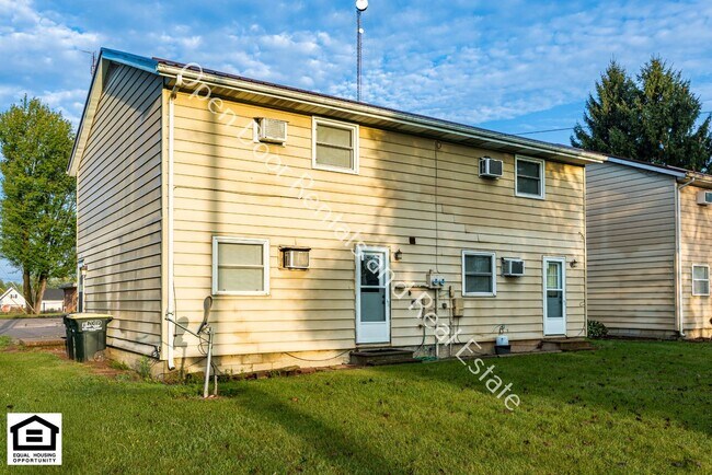 Building Photo - 922 East Ave
