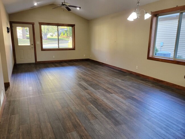 Building Photo - One Level Townhouse