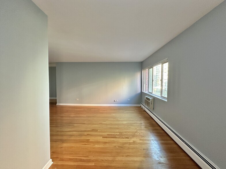 Building Photo - 5820 N Sheridan Rd