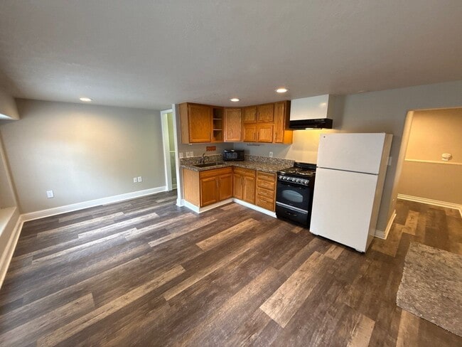 Building Photo - 696 Eisenhower Ct NW