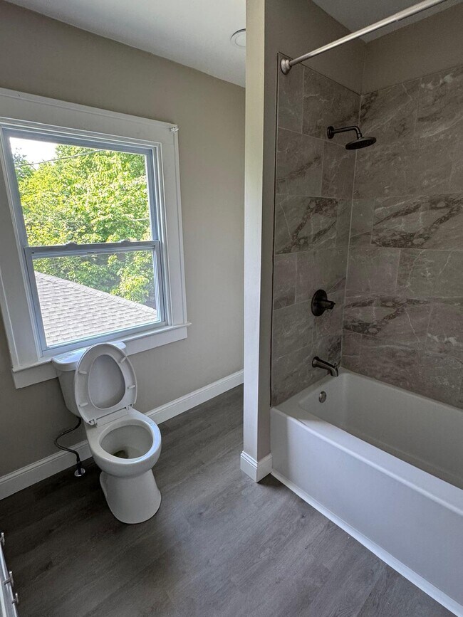 Building Photo - 445 W 25th St