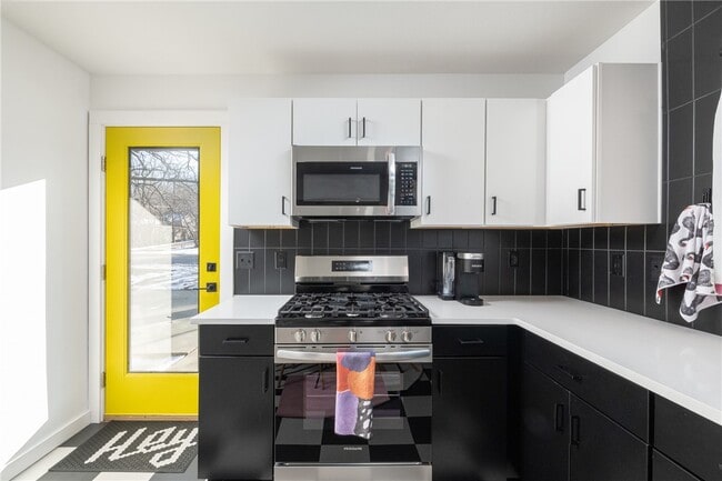 Building Photo - 568 E Rebecca St